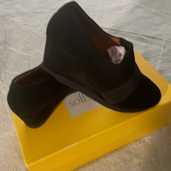 Softspots NEW 7.5 black wedge suede shoes in box. 7.5 Wide - Picture 2 of 10